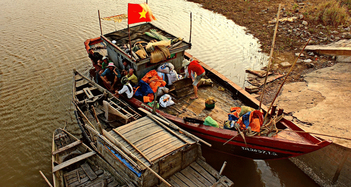 Cuộc thi ảnh Thiêng liêng cờ Tổ quốc: Quốc kỳ trên biển, đảo quê hương - Ảnh 2.