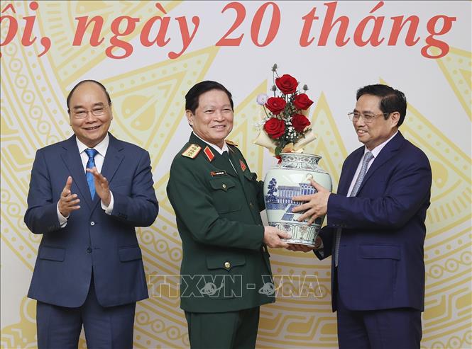 Khen thưởng, trao quyết định nghỉ hưu cho 10 Ủy viên Trung ương khóa XII khối ChÃnh phá»§ - Ảnh 2. Khen thưởng, trao quyết định nghỉ hưu cho 10 Ủy viên Trung ương khóa XII khối ChÃnh phá»§ - Ảnh 2.