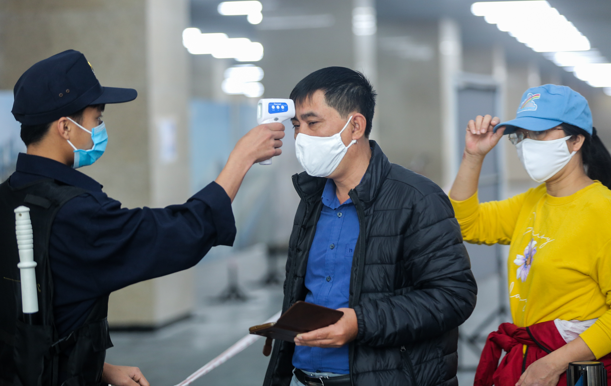 CLIP: Hà nh khách đông đúc trong ngà y đầu tiên tà u Ä‘iện Cát Linh-Hà Äông bán vé - Ảnh 2. CLIP: Hà nh khách đông đúc trong ngà y đầu tiên tà u Ä‘iện Cát Linh-Hà Äông bán vé - Ảnh 2.
