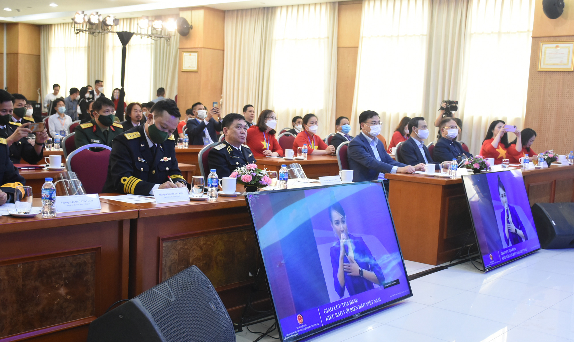 Kiá»u bà o Mỹ: Chuyến Ä‘i Trưá»ng Sa đánh dấu khúc chuyển trong cuá»™c Ä‘á»i hoạt động chÃnh trị cá»§a tôi - Ảnh 7. Kiá»u bà o Mỹ: Chuyến Ä‘i Trưá»ng Sa đánh dấu khúc chuyển trong cuá»™c Ä‘á»i hoạt động chÃnh trị cá»§a tôi - Ảnh 7.