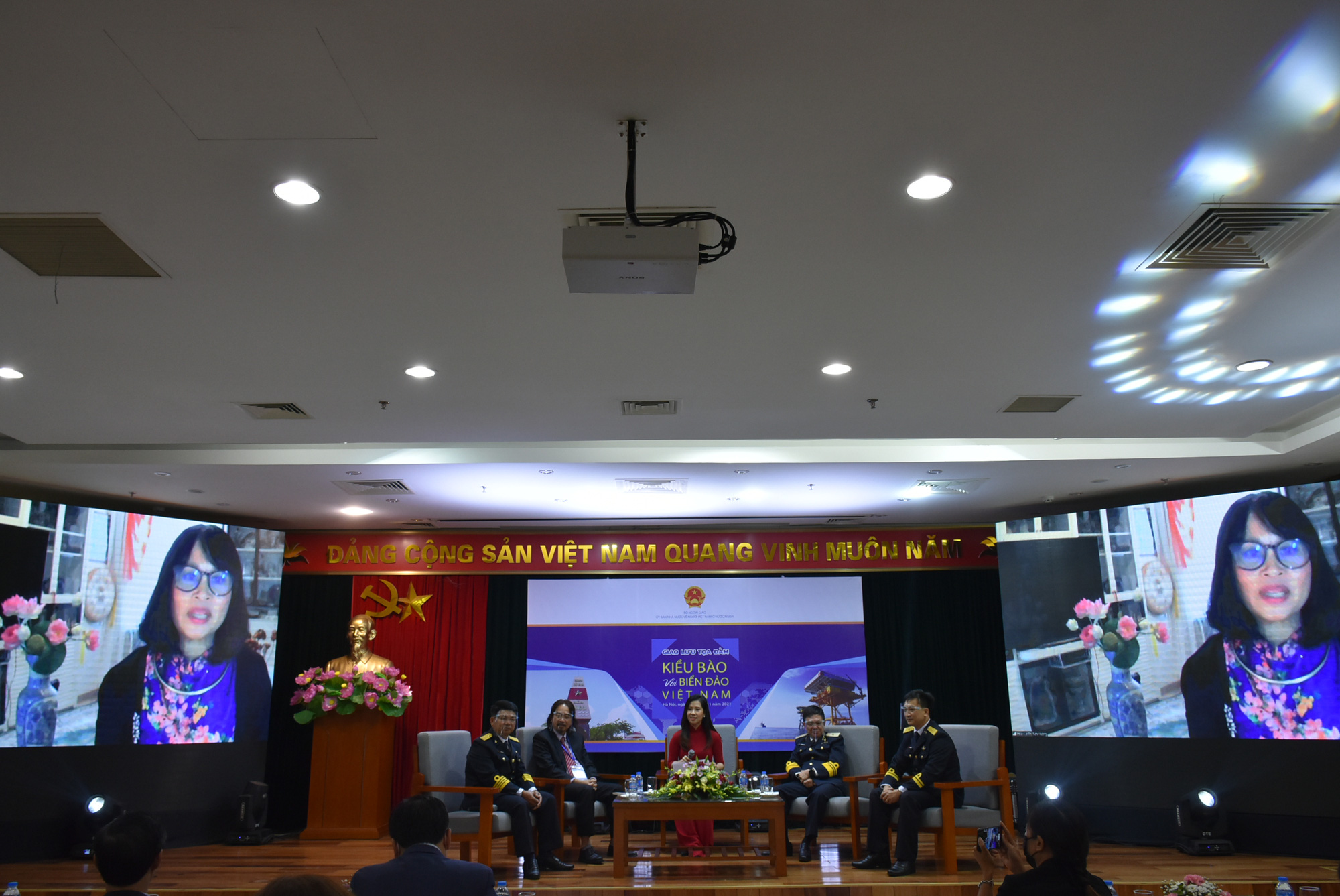 Kiá»u bà o Mỹ: Chuyến Ä‘i Trưá»ng Sa đánh dấu khúc chuyển trong cuá»™c Ä‘á»i hoạt động chÃnh trị cá»§a tôi - Ảnh 9. Kiá»u bà o Mỹ: Chuyến Ä‘i Trưá»ng Sa đánh dấu khúc chuyển trong cuá»™c Ä‘á»i hoạt động chÃnh trị cá»§a tôi - Ảnh 9.
