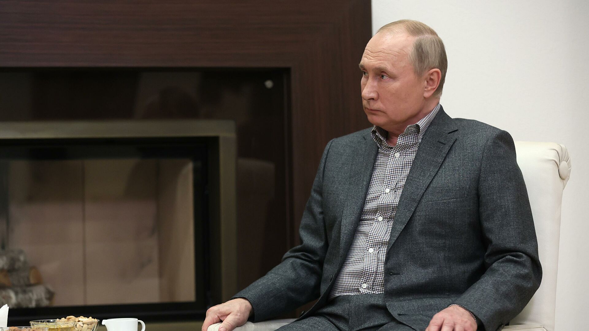 Ông Putin vừa tiêm vắc-xin tăng cường, vừa muốn làm tình nguyện viên - Ảnh 1. Ông Putin vừa tiêm vắc-xin tăng cường, vừa muốn làm tình nguyện viên - Ảnh 1.