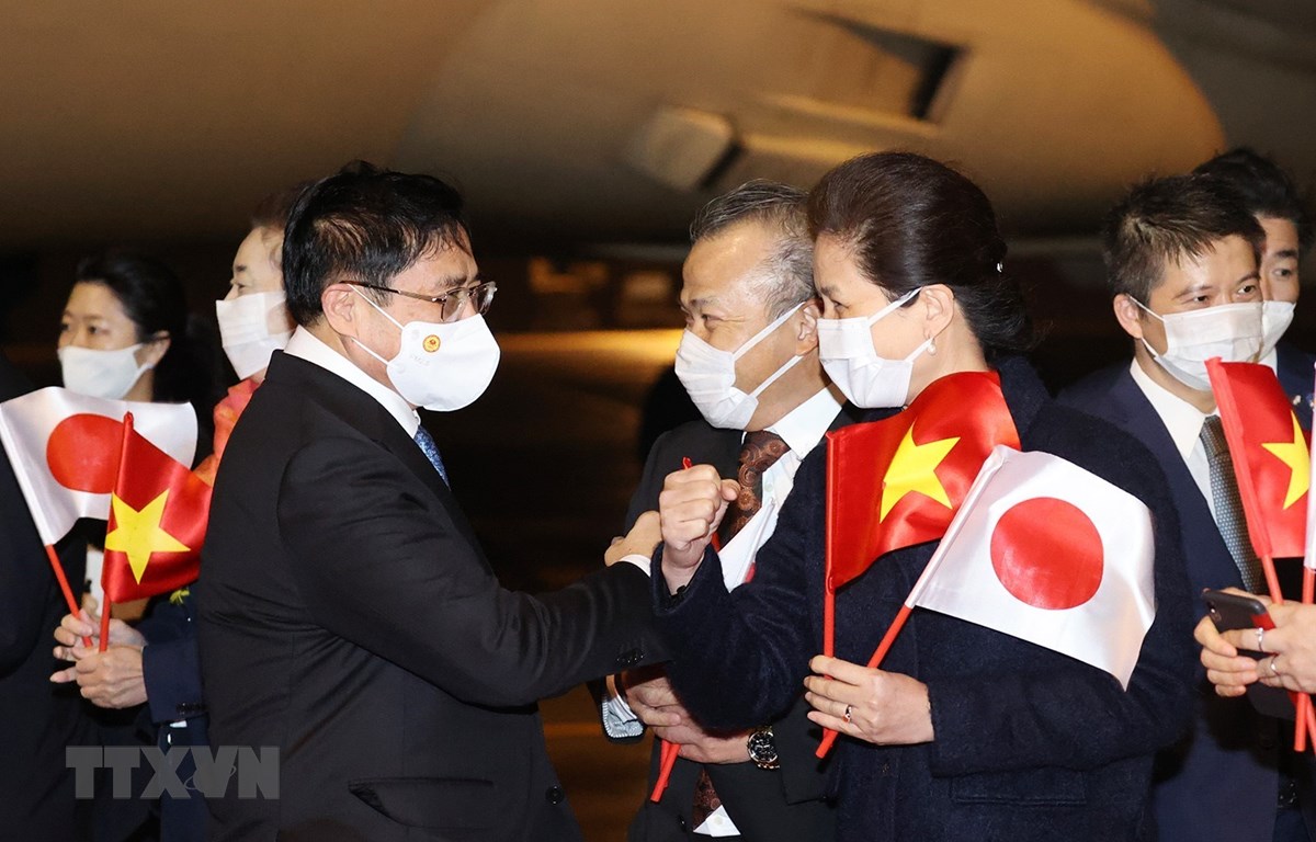 Thủ tướng Phạm Minh Chính tới Tokyo, bắt đầu thăm chính thức Nhật Bản - Ảnh 2. Thủ tướng Phạm Minh Chính tới Tokyo, bắt đầu thăm chính thức Nhật Bản - Ảnh 2.