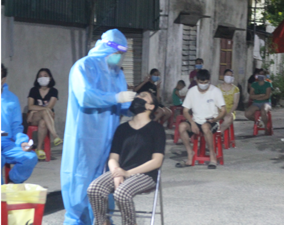Há»p khẩn trong đêm khi xuất hiện ổ dịch Covid-19 liên quan đến nhiá»u há»c sinh, giáo viên - Ảnh 2. Há»p khẩn trong đêm khi xuất hiện ổ dịch Covid-19 liên quan đến nhiá»u há»c sinh, giáo viên - Ảnh 2.