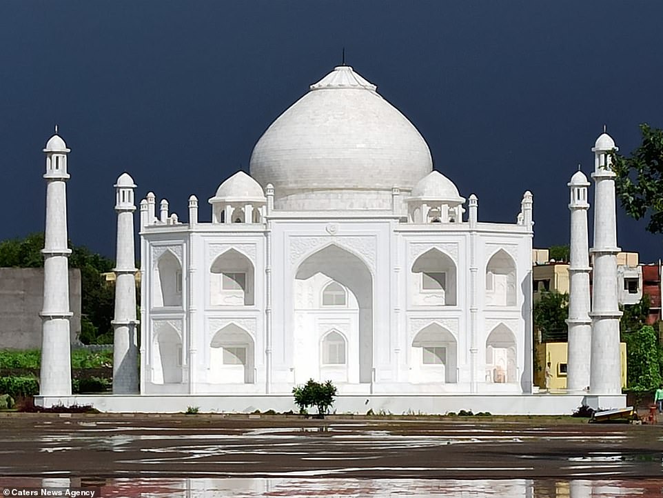 Ấn Độ: Chồng xây bản sao đền Taj Mahal vì quá yêu vợ - Ảnh 1. Ấn Độ: Chồng xây bản sao đền Taj Mahal vì quá yêu vợ - Ảnh 1.