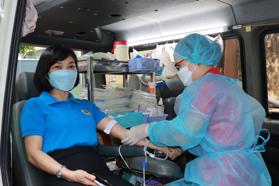 CNVC-LĐ Sawaco hiến máu cứu người - Ảnh 1.