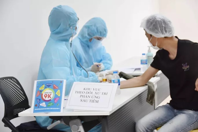 Hoả tốc cỠđội cấp cứu hỗ trợ Thanh Hoá liên quan sự cố tiêm vắc-xin Covid-19 - Ảnh 1. Hoả tốc cỠđội cấp cứu hỗ trợ Thanh Hoá liên quan sự cố tiêm vắc-xin Covid-19 - Ảnh 1.