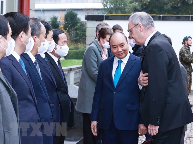Tổng thống Thụy Sĩ chủ trì lễ đón Chủ tịch nước Nguyễn Xuân Phúc - Ảnh 2.
