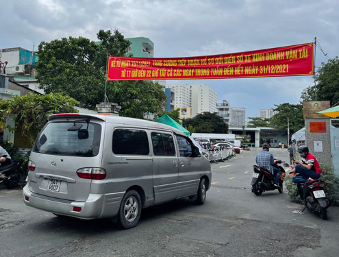 Ôtô kinh doanh mang biển số trắng sẽ bị phạt - Ảnh 1.