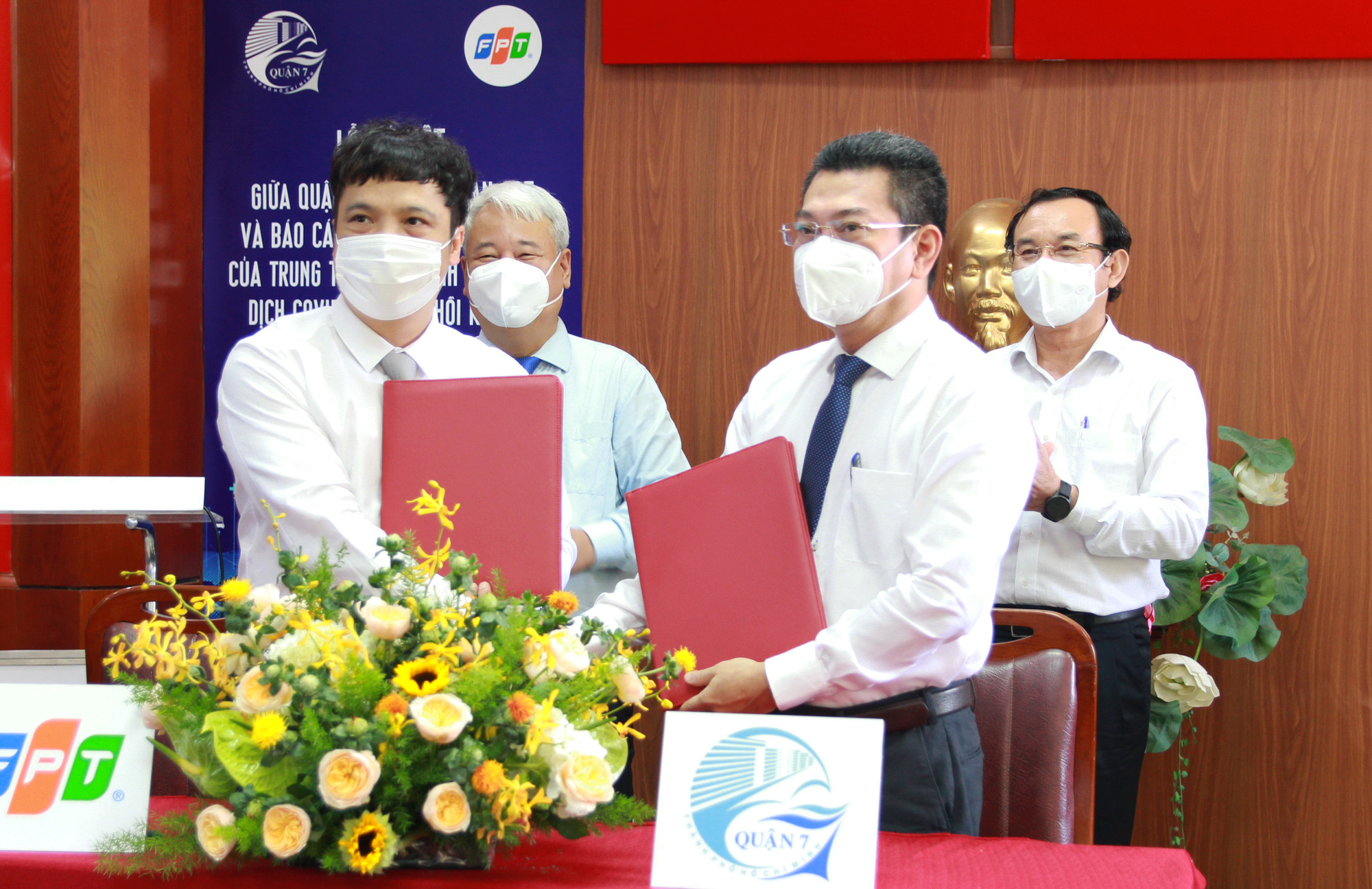 Bà thư Nguyễn Văn Nên: Công nghệ sẽ đà o thải cán bộ là m việc không hiệu quả! - Ảnh 2. Bà thư Nguyễn Văn Nên: Công nghệ sẽ đà o thải cán bộ là m việc không hiệu quả! - Ảnh 2.