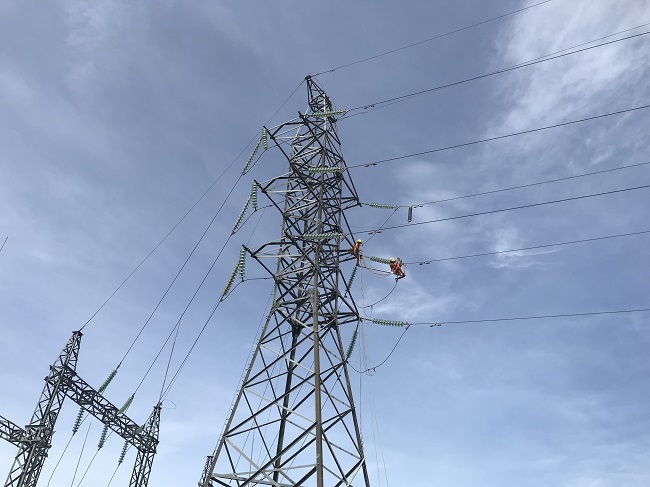 PC Quảng Ngãi: Tăng cưá»ng cá»§ng cố lưới Ä‘iện 110kV trong mùa mưa bão - Ảnh 1. PC Quảng Ngãi: Tăng cưá»ng cá»§ng cố lưới Ä‘iện 110kV trong mùa mưa bão - Ảnh 1.