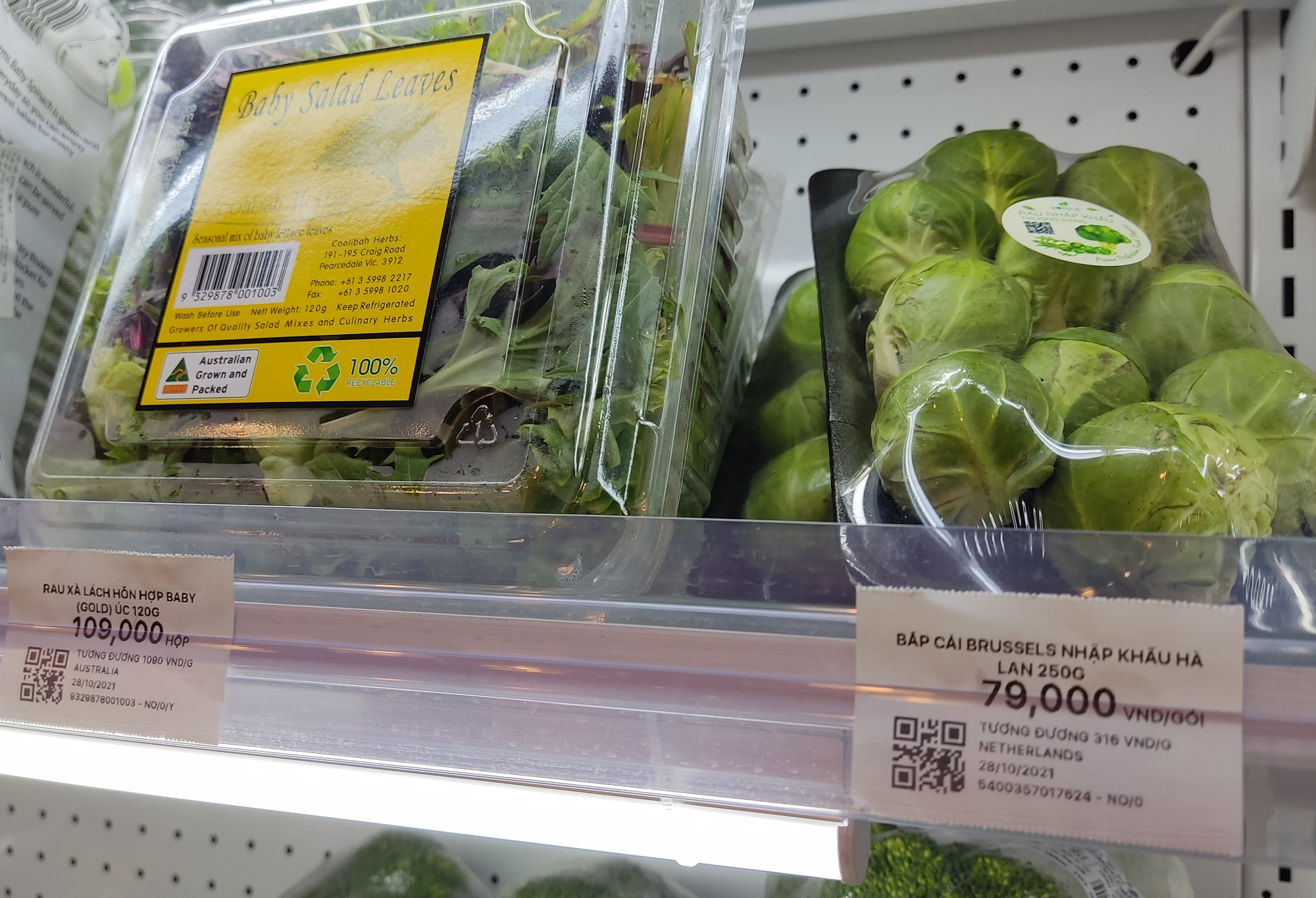 “Sốc” với rau nhập khẩu giá gần 1 triệu đồng/kg - Ảnh 2. “Sốc” với rau nhập khẩu giá gần 1 triệu đồng/kg - Ảnh 2.