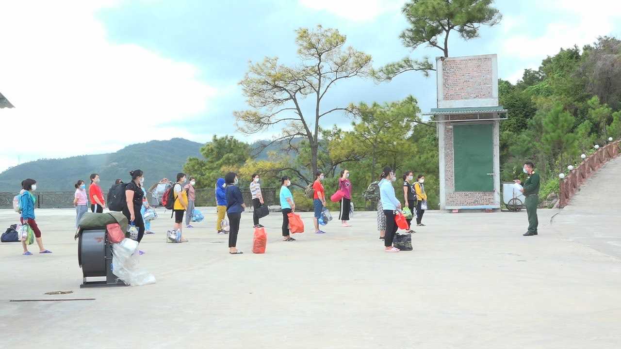 Xuất hiện nhiá»u ổ dịch trên địa bà n, Quảng Ninh tổ chức cách ly F1 tại nhà , Ä‘iá»u trị F0 tại nhà - Ảnh 1. Xuất hiện nhiá»u ổ dịch trên địa bà n, Quảng Ninh tổ chức cách ly F1 tại nhà , Ä‘iá»u trị F0 tại nhà - Ảnh 1.