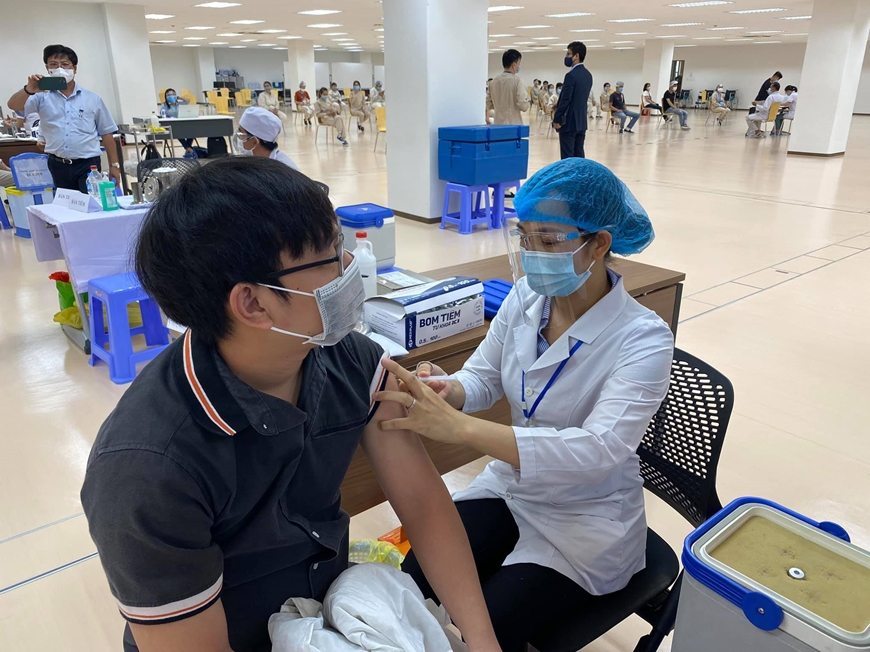 Ngà y 7-11, thêm 1.301 ngưá»i khá»i bệnh, cả nước đã tiêm gần 90 triệu liá»u vắc-xin Covid-19 - Ảnh 2. Ngà y 7-11, thêm 1.301 ngưá»i khá»i bệnh, cả nước đã tiêm gần 90 triệu liá»u vắc-xin Covid-19 - Ảnh 2.
