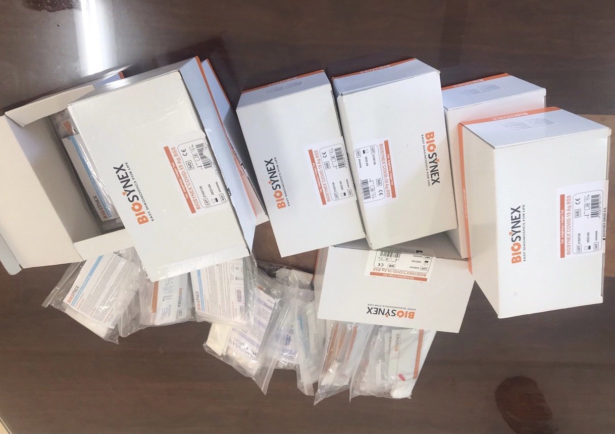 Phát hiện 2 vụ mua bán kit test nhanh SASR-CoV-2 không hóa đơn, chứng từ - Ảnh 2. Phát hiện 2 vụ mua bán kit test nhanh SASR-CoV-2 không hóa đơn, chứng từ - Ảnh 2.