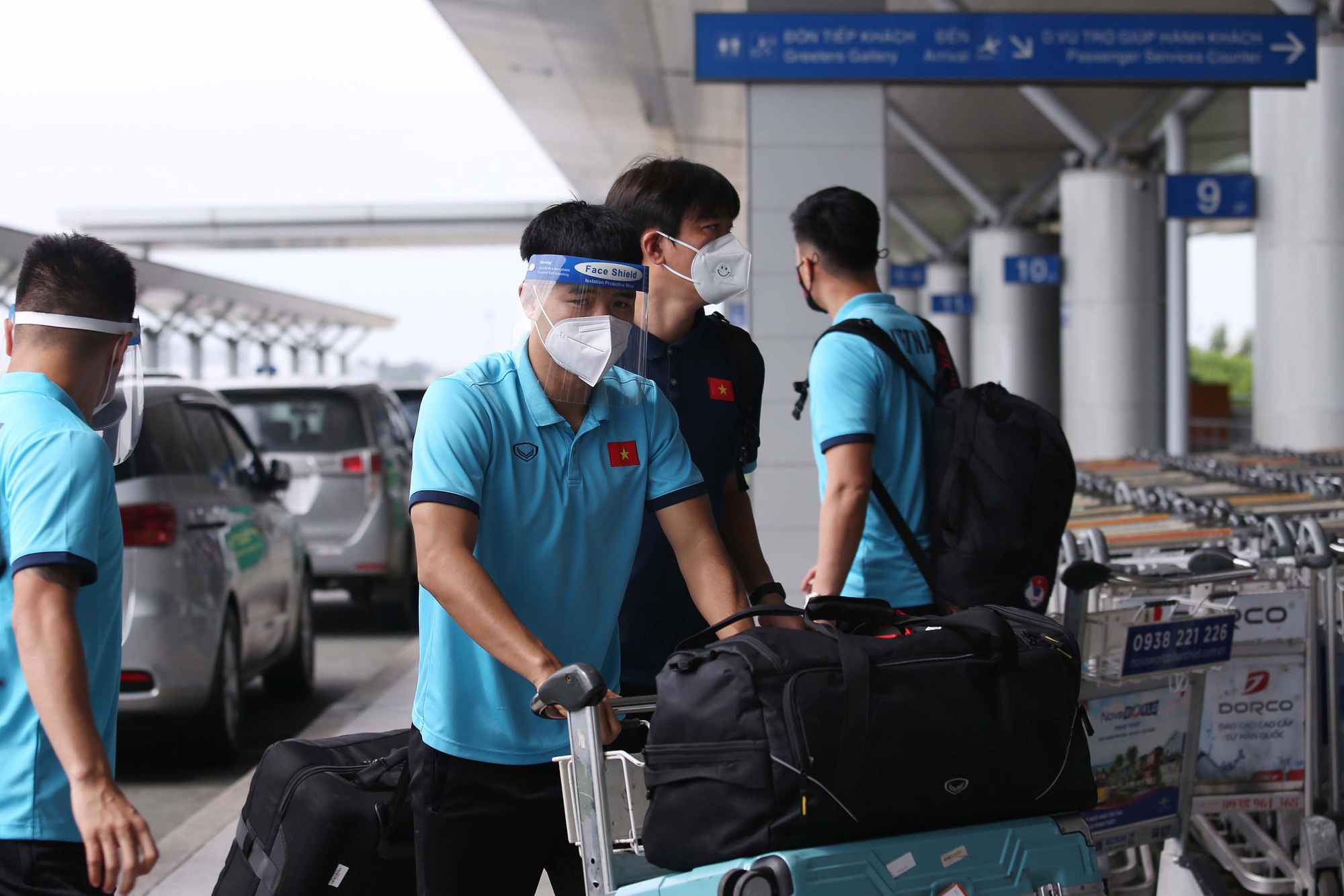 Đội tuyển Việt Nam lên đường sang Singapore dự AFF Cup - Ảnh 4.