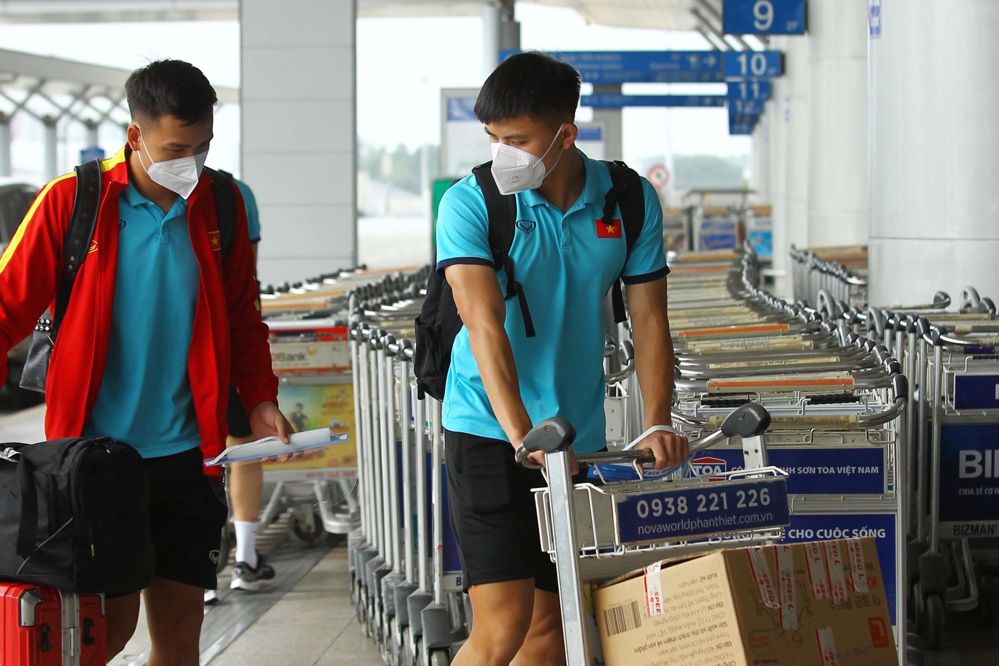 Đội tuyển Việt Nam lên đường sang Singapore dự AFF Cup - Ảnh 11.