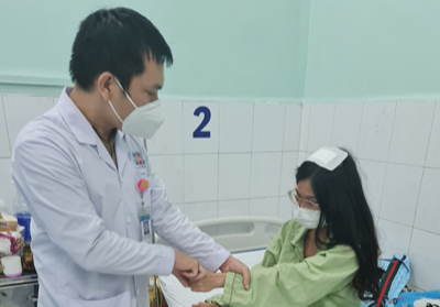 Cụ &ocirc;ng 89 tuổi tho&aacute;t nguy cơ hoại tử chi nhờ can thiệp laser nội mạch - Ảnh 3.