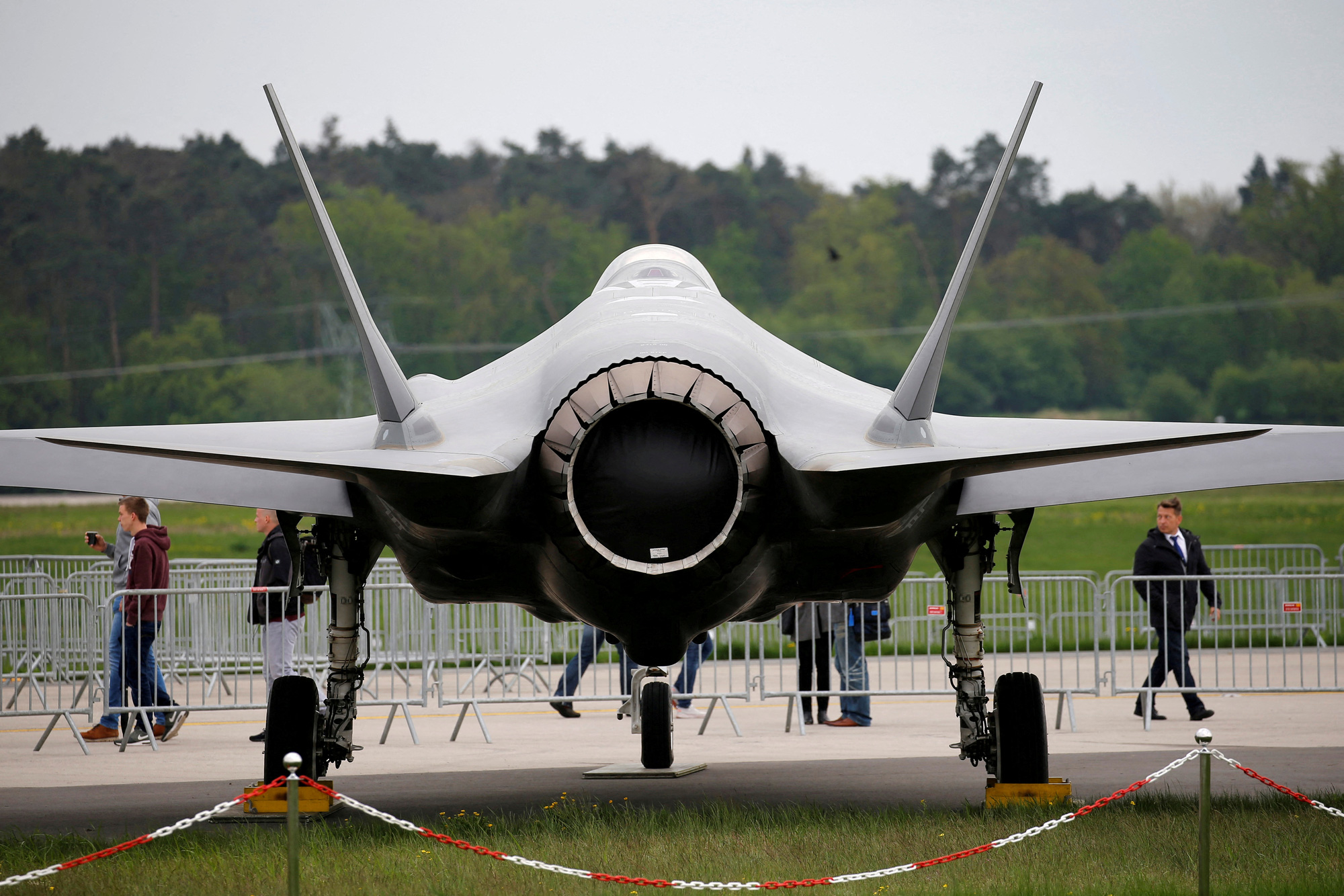 UAE hoãn mua máy bay F-35 của Mỹ vì sợ “mất lòng” Trung Quốc? - Ảnh 1.