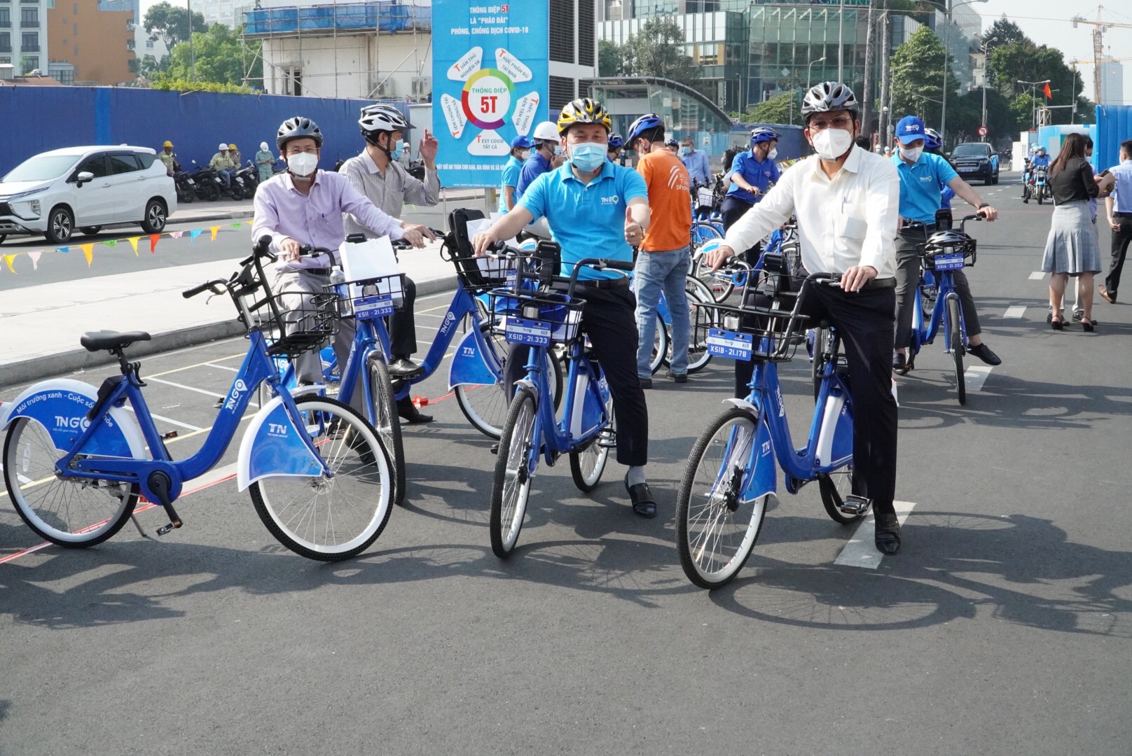 Xe đạp công cộng của Hà Nội là một trong những phương tiện di chuyển tiện lợi, thân thiện với môi trường và đầy thú vị. Hãy xem hình ảnh về xe đạp công cộng này để cảm nhận sự tiện ích và thú vị của nó nhé!