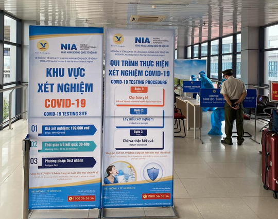 Dừng dịch vụ test nhanh Covid-19 cho hành khách tại sân bay Nội Bài - Ảnh 1.