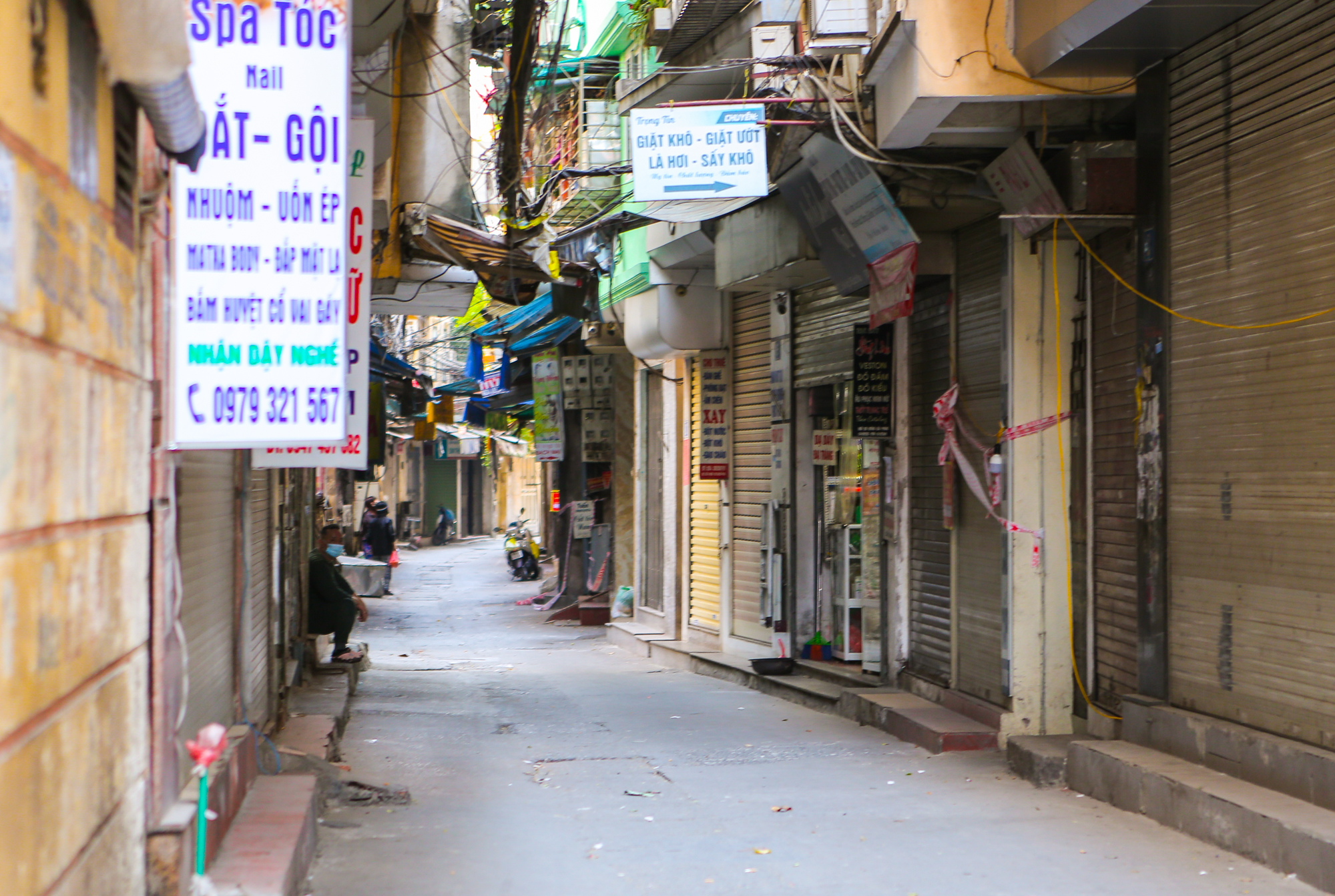 CLIP: Thêm một quận của Hà Nội cho phép các quán ăn chỉ bán hàng mang về - Ảnh 12.