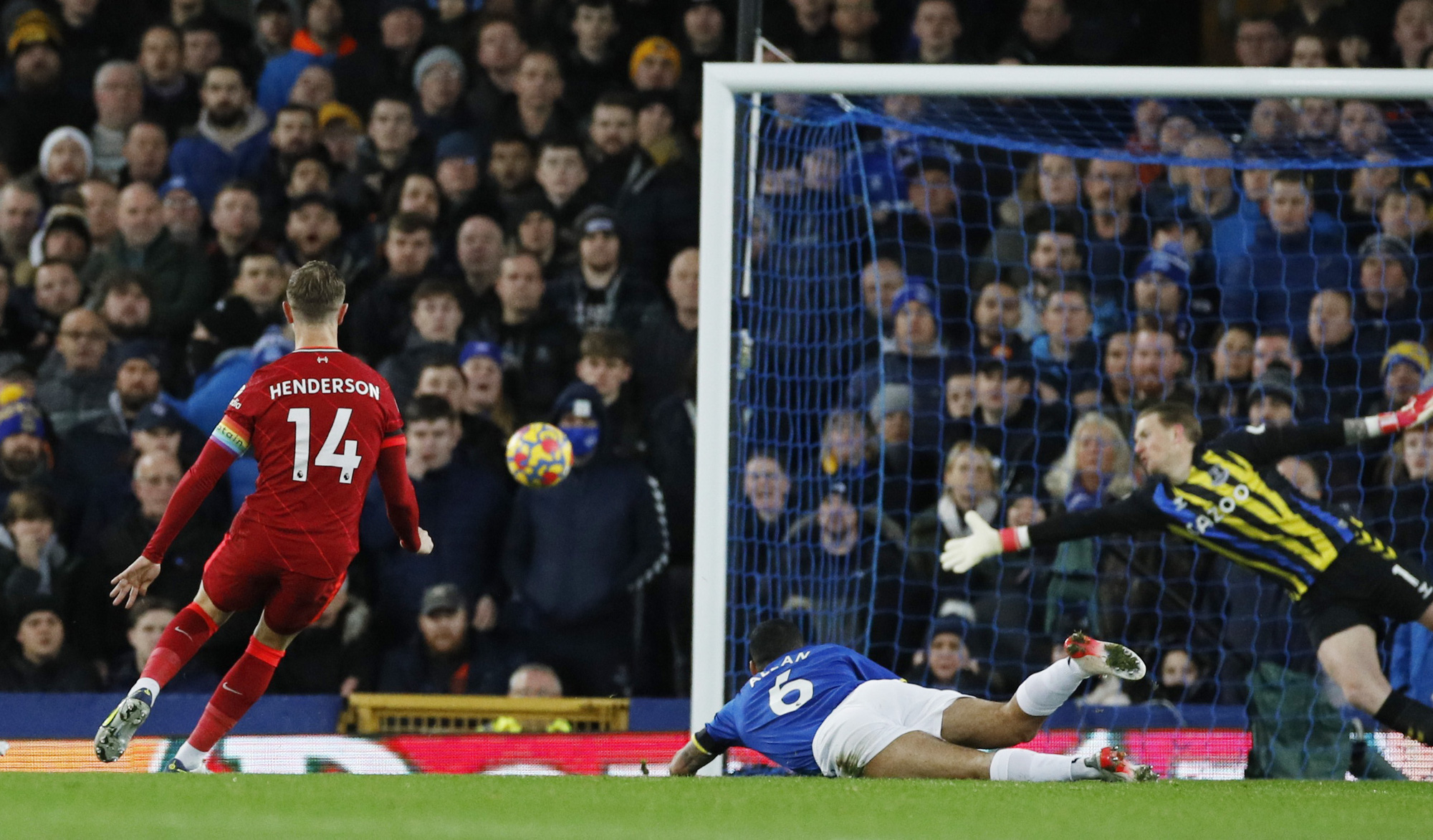 Liverpool đại thắng derby Merseyside, đua tam mã Ngoại hạng Anh - Ảnh 2.