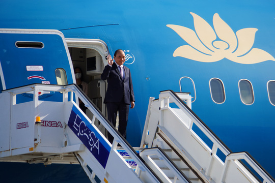 Chủ tịch nước lên đường thăm cấp nhà nước Vương quốc Campuchia - Ảnh 1.