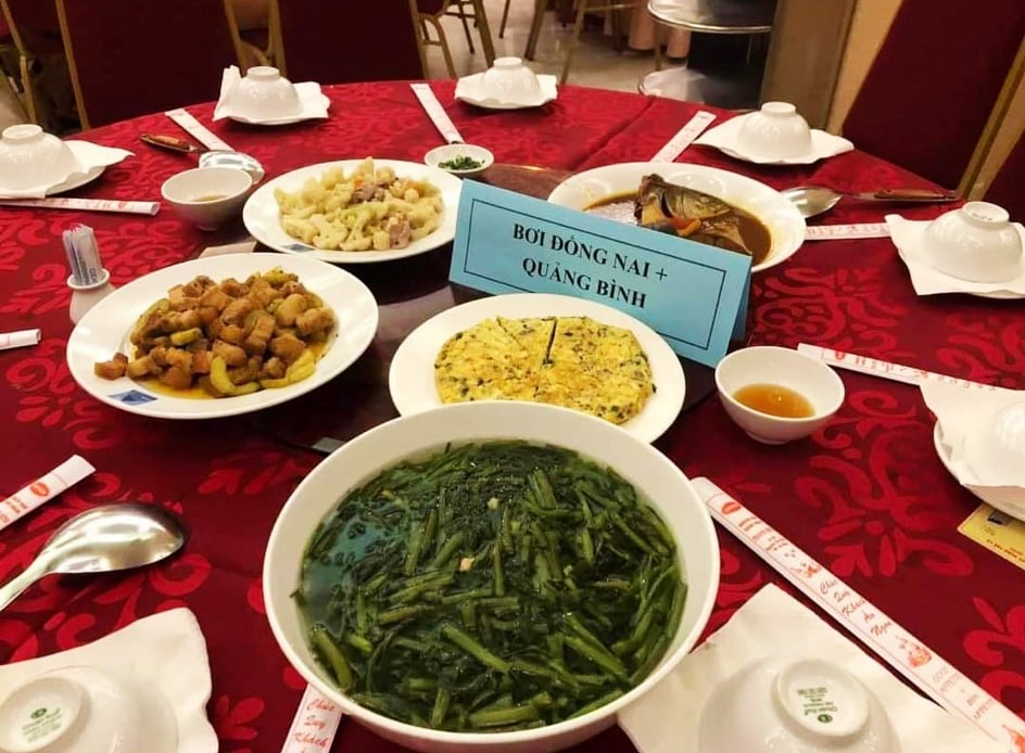 Ảnh bữa ăn khổ sẽ đem đến cho bạn những hình ảnh cực kỳ đẹp và hấp dẫn của những món ăn đậm chất Việt. Hãy để mình mê mẩn với những hình ảnh đầy màu sắc và trải nghiệm những món ăn đầy hương vị và sức sống.