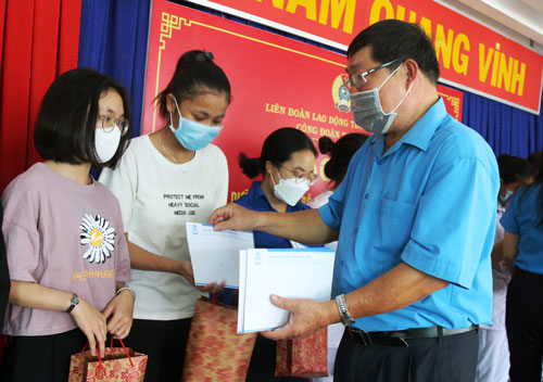 Khánh Hòa: Động viên sinh viên tình nguyện chống dịch Covid-19 - Ảnh 1.
