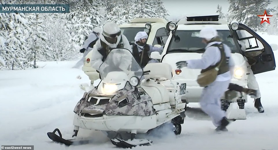 Nga tung video tập trận rầm rộ trong tuyết trắng gần Ukraine - Ảnh 7.