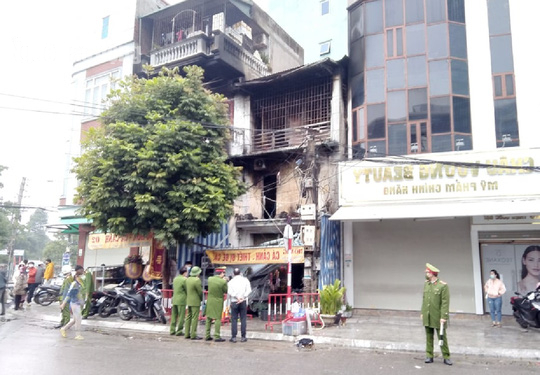 Hiện trường ngôi nhà cháy khiến 3 người tử vong ở Thanh Hóa - Ảnh 2.