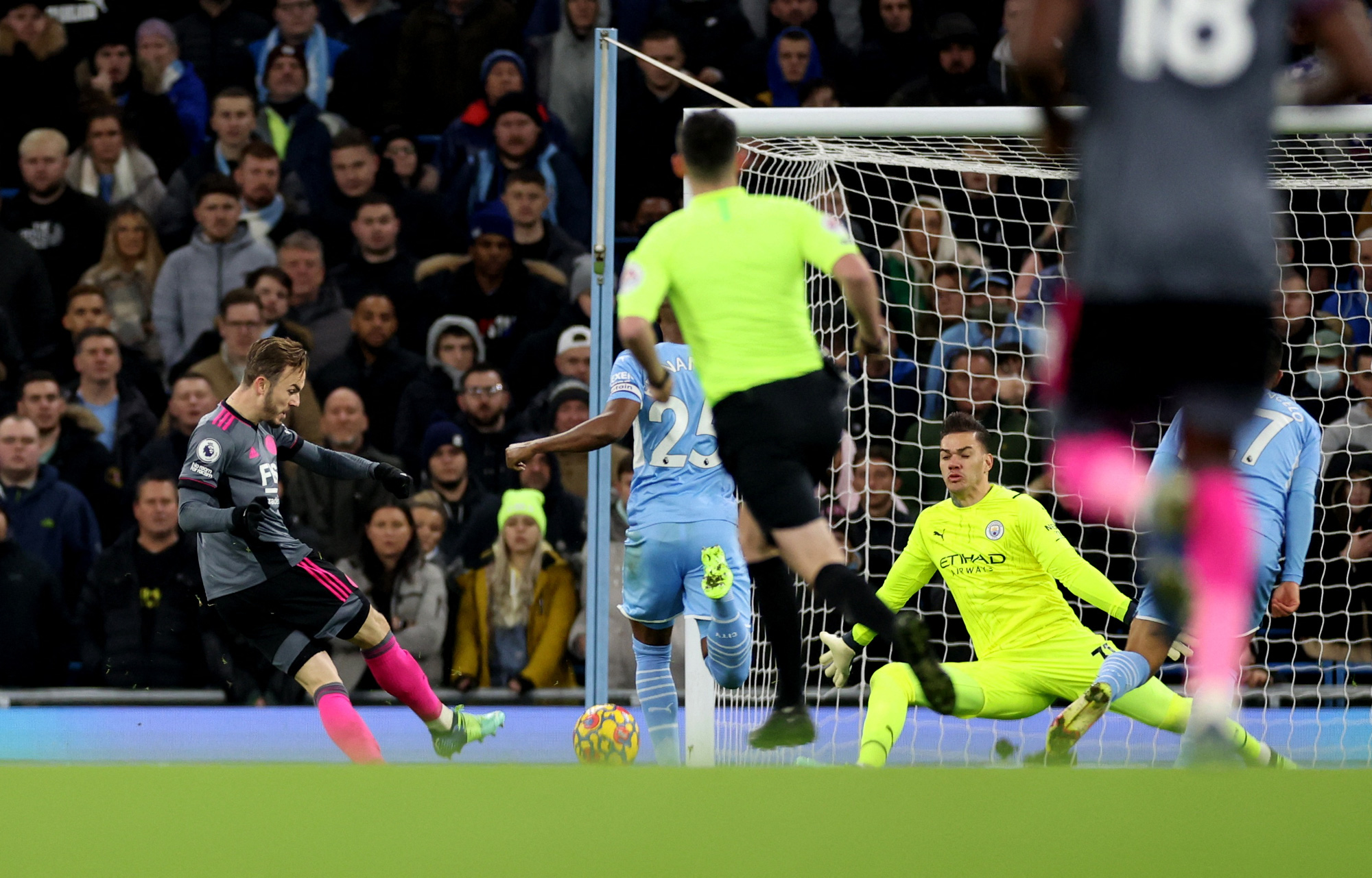 Leicester tặng quà trận cầu 9 bàn, Man City vô địch mùa Đông - Ảnh 5.