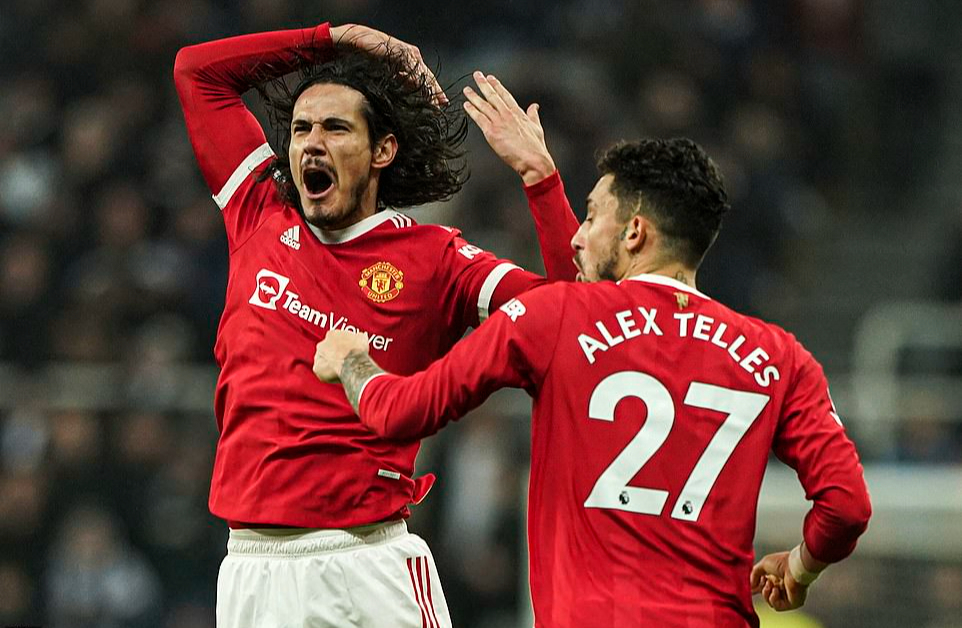 De Gea và Cavani giải cứu, Man United thoát hiểm ở St.James’Park - Ảnh 6.