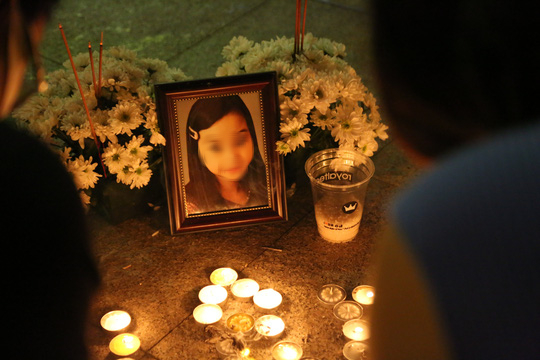 TP HCM: Toàn cảnh vụ bé gái 8 tuổi bị bạo hành dẫn đến tử vong ở Bình Thạnh - Ảnh 1.
