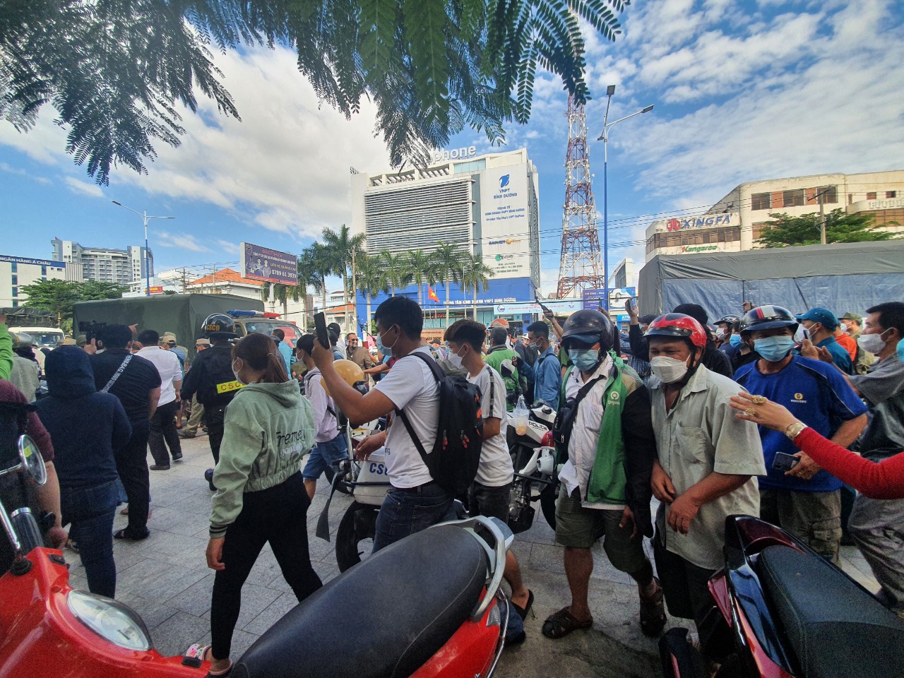 Hậu phiên xử bà Nguyễn Phương Hằng bị cưỡng đoạt tài sản, nhiều  phóng viên cầu cứu - Ảnh 1.