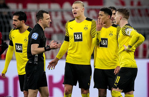 Thất bại siêu kinh điển, Dortmund công kích trọng tài từng lỡ nhúng chàm - Ảnh 4.