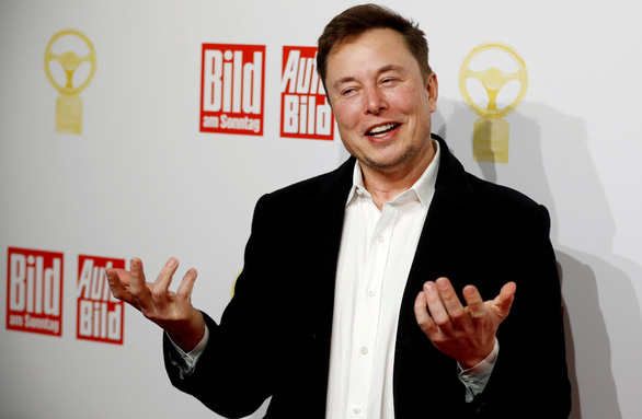 Tỷ phú xe điện Elon Musk đang sử dụng xe gì