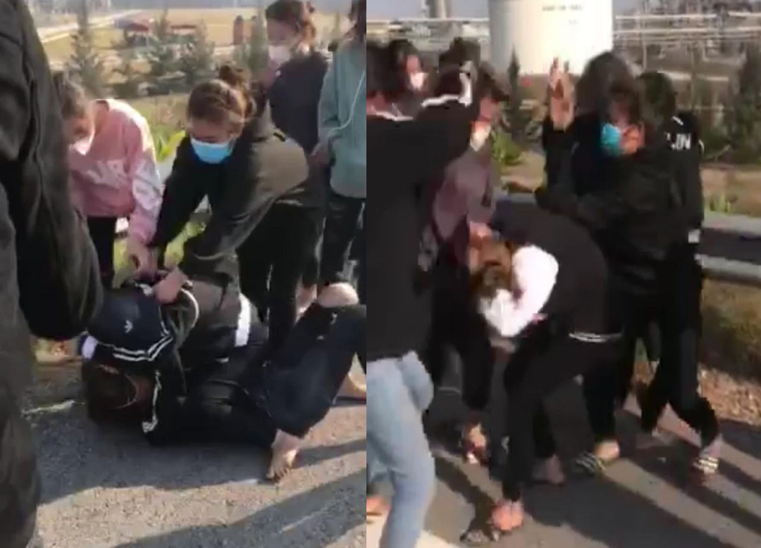 Xuất hiện clip 2 thiếu nữ bị đánh hội đồng kinh hoàng cạnh nhà máy lọc hóa dầu - Ảnh 1.
