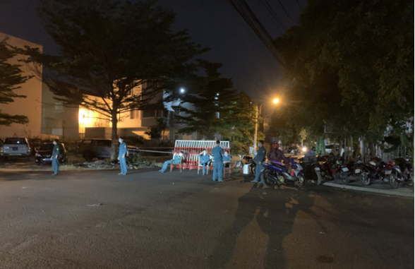 NÓNG: Bình Dương phong tỏa tuyến đường ở Thuận An có người nghi mắc Covid-19 - Ảnh 3.