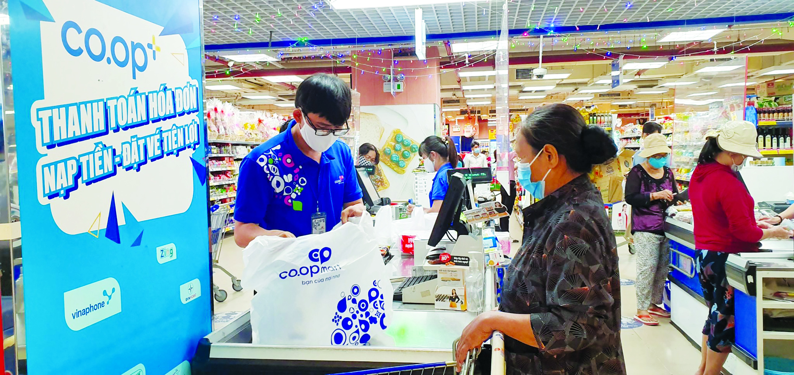 Doanh nghiệp bán lẻ nội địa kiên trì vượt khó - Ảnh 1. Doanh nghiệp bán lẻ nội địa kiên trì vượt khó - Ảnh 1.