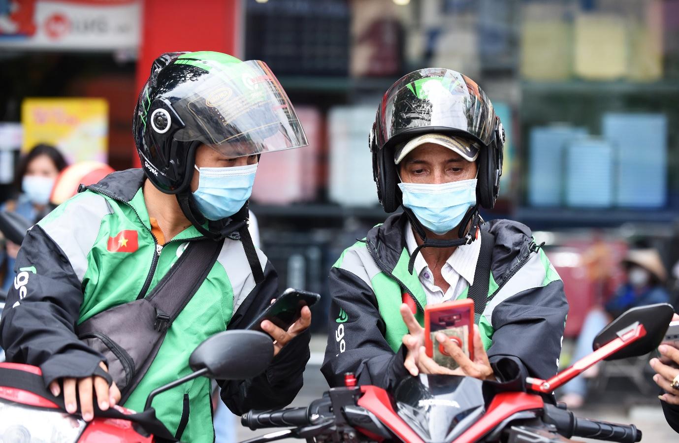 Tài xế Gojek không lo bị khách đánh giá, hủy chuyến oan hay bùng hàng - Ảnh 1.