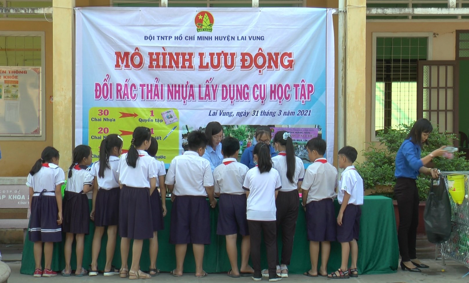 Đồ dùng dạy học tự làm cấp tiểu học mô hình hoạt động sản