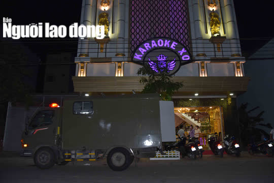 CLIP: Sau vụ nổ súng kinh hoàng, karaoke XO ở Tiền Giang lại có “biến” - Ảnh 2.