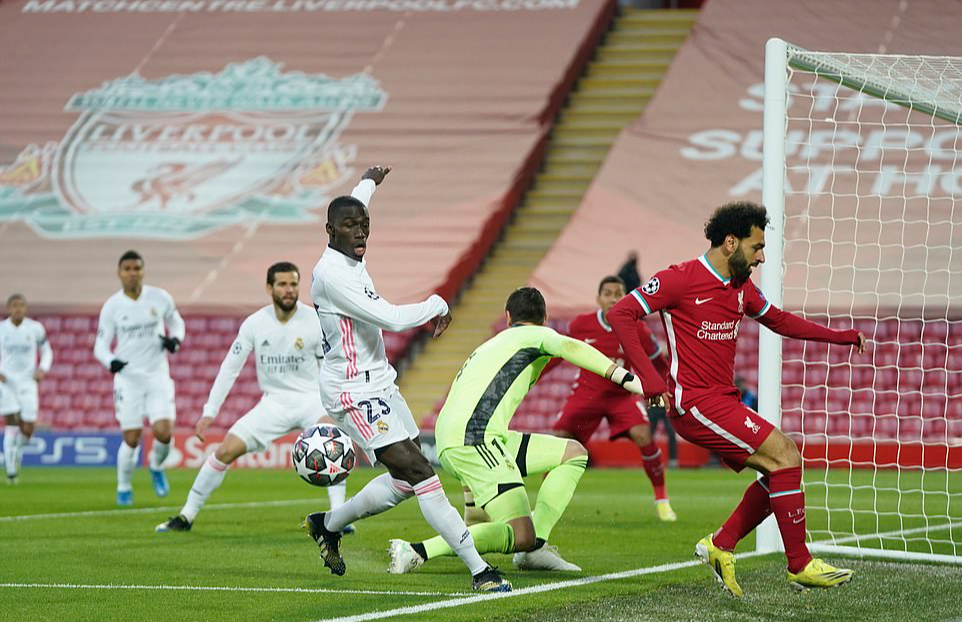 CĐV Liverpool đại náo sân Anfield, Real Madrid bản lĩnh giành vé bán kết - Ảnh 10.