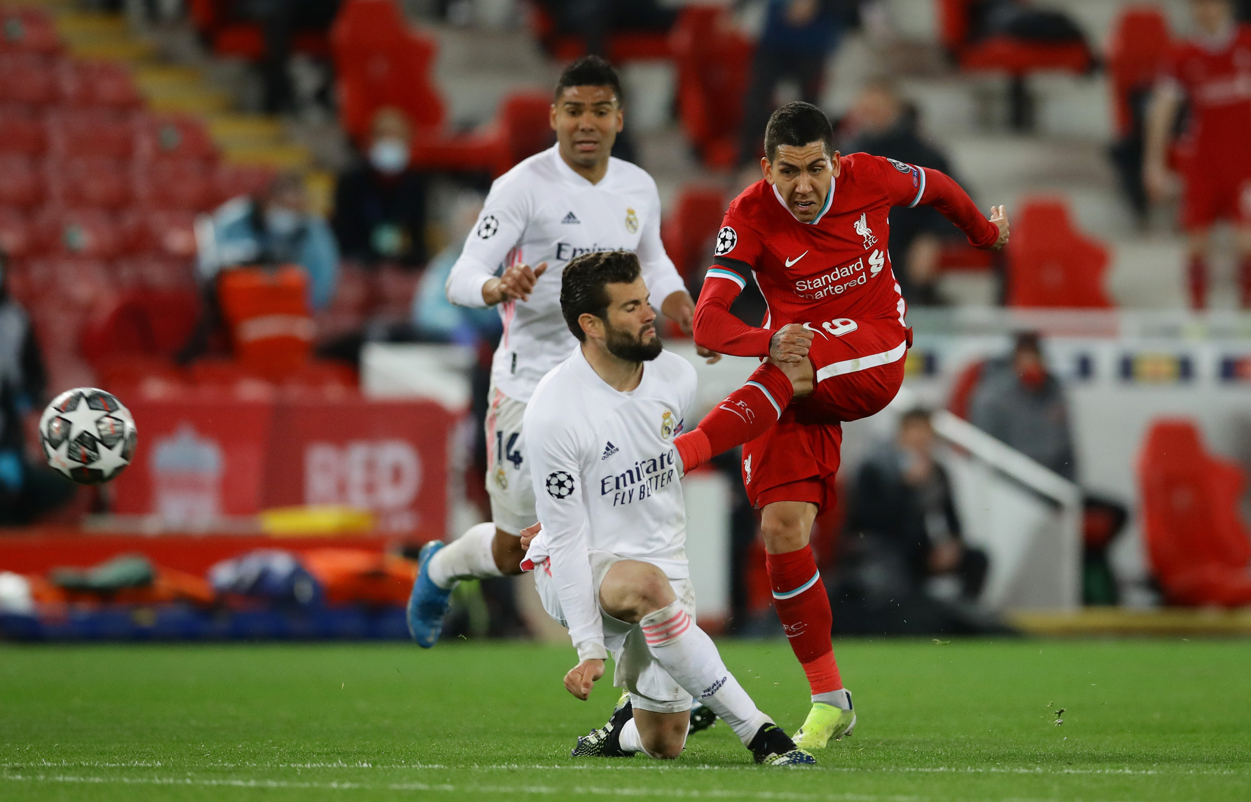 CĐV Liverpool đại náo sân Anfield, Real Madrid bản lĩnh giành vé bán kết - Ảnh 5.