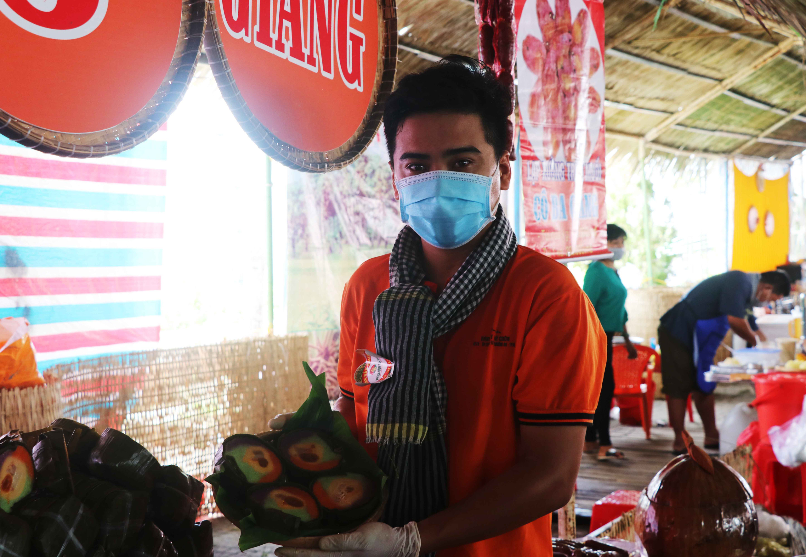 Đặc sắc bánh “phu thê” thể hiện chủ quyền biển đảo Việt Nam - Ảnh 10.