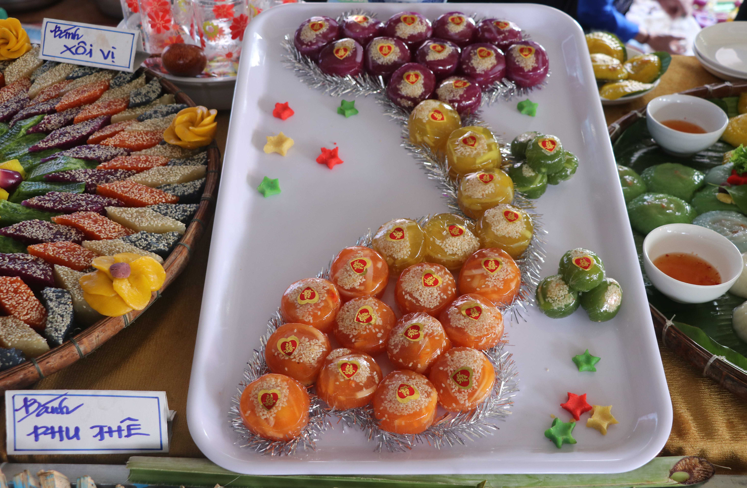 Đặc sắc bánh “phu thê” thể hiện chủ quyền biển đảo Việt Nam - Ảnh 1.