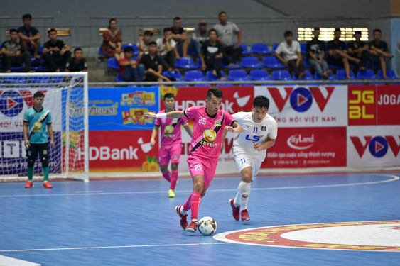 Giải Futsal HDBank: Kịch tính đua đầu bảng - Ảnh 1.