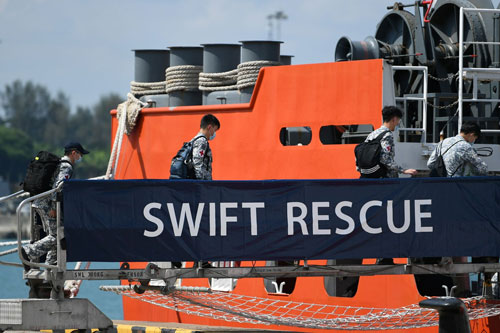 Nhiều nước giúp Indonesia tìm tàu ngầm mất tích - Ảnh 1.